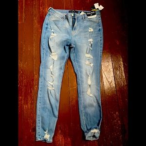 Hollister Skinny Jeans. Brand New with tags. Size 16.